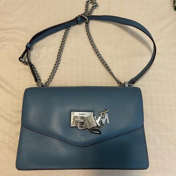🩵DKNY Blue Leather Crossbody Bag with Chain Strap ECU - Picture 9 of 9